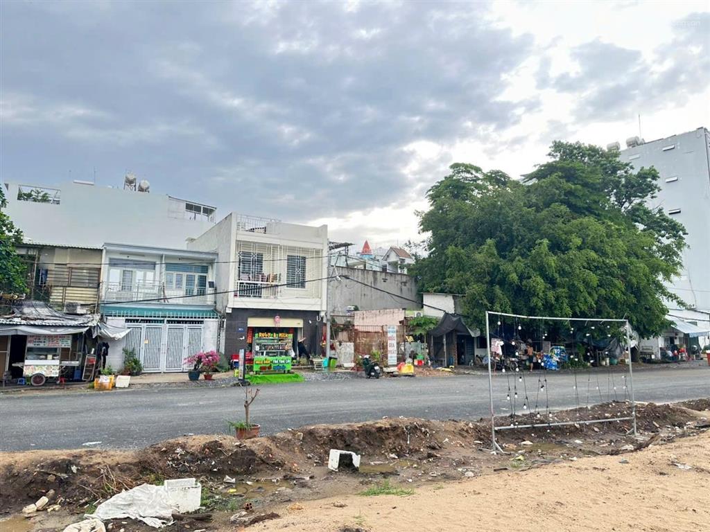 Mặt tiền sông vàm thuật  phạm huy thông, p. 5  5,7m x 12m, 2 tấm  giá bán 12 tỷ