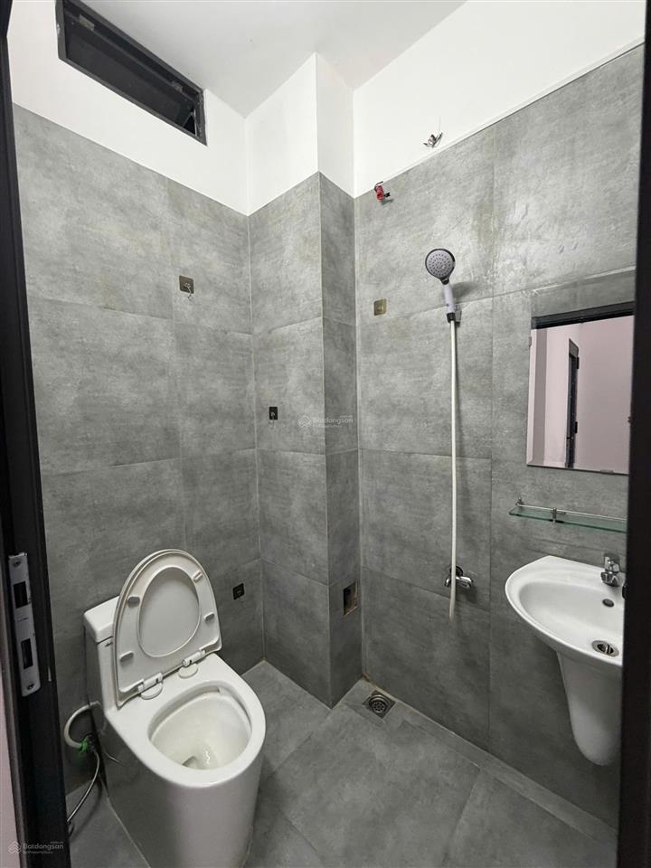 Bán nhà hẻm xe tải 12m thông khu biệt thự làng hoa, p.9  5m x 17m, 6 tầng, đct 40 triệu/tháng