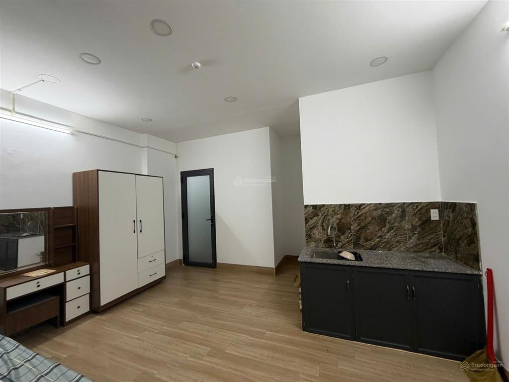 Bán nhà hẻm xe tải 12m thông khu biệt thự làng hoa, p.9  5m x 17m, 6 tầng, đct 40 triệu/tháng