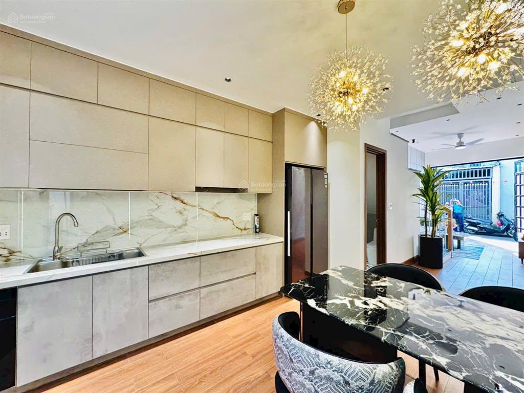 Chỉ 5.7 tỷ có ngay nhà mới 3 tầng cạnh emart 4pn full nội thất