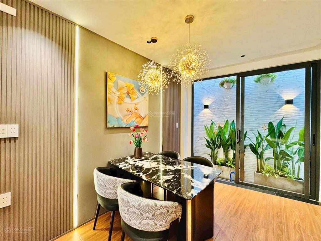 Chỉ 5.7 tỷ có ngay nhà mới 3 tầng cạnh emart 4pn full nội thất