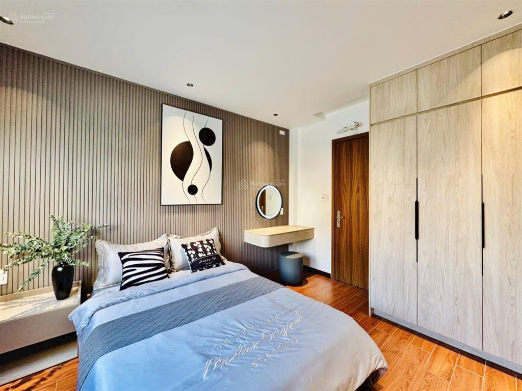 Chỉ 5.7 tỷ có ngay nhà mới 3 tầng cạnh emart 4pn full nội thất