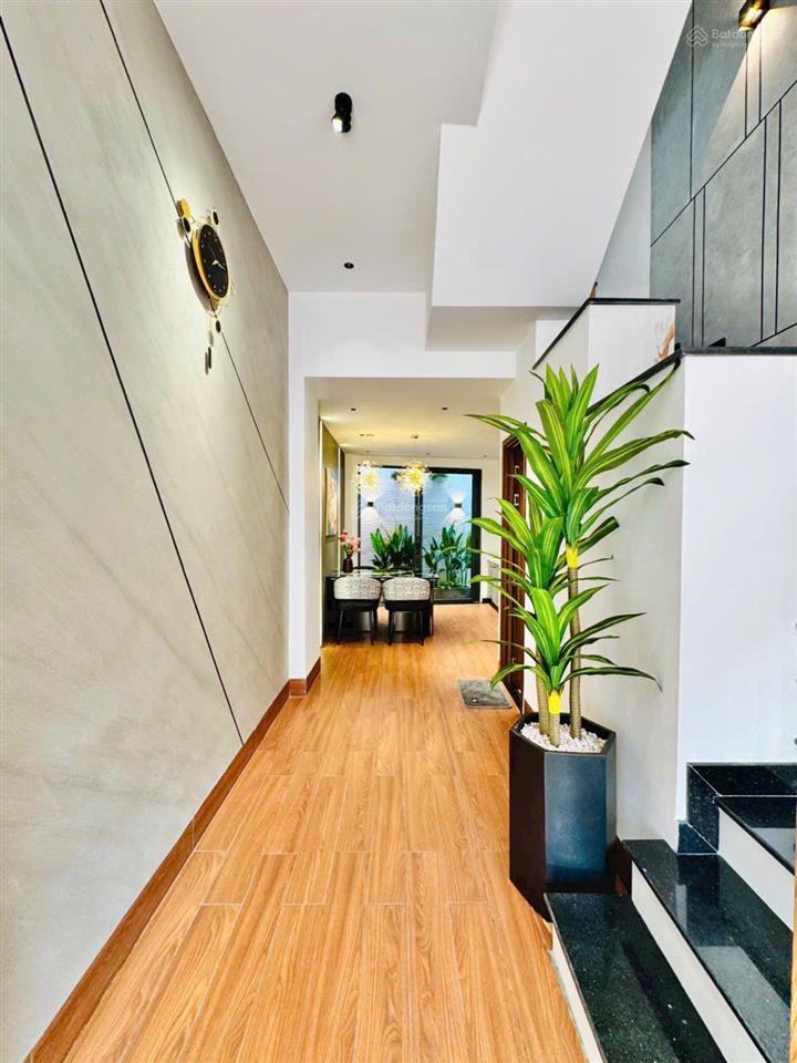 Chỉ 5.7 tỷ có ngay nhà mới 3 tầng cạnh emart 4pn full nội thất