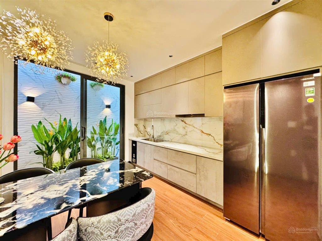 Chỉ 5.7 tỷ có ngay nhà mới 3 tầng cạnh emart 4pn full nội thất