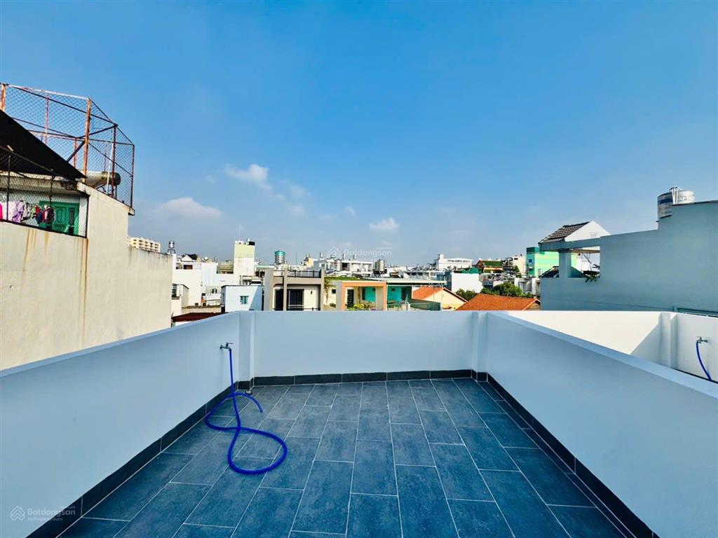 Chỉ 5.7 tỷ có ngay nhà mới 3 tầng cạnh emart 4pn full nội thất