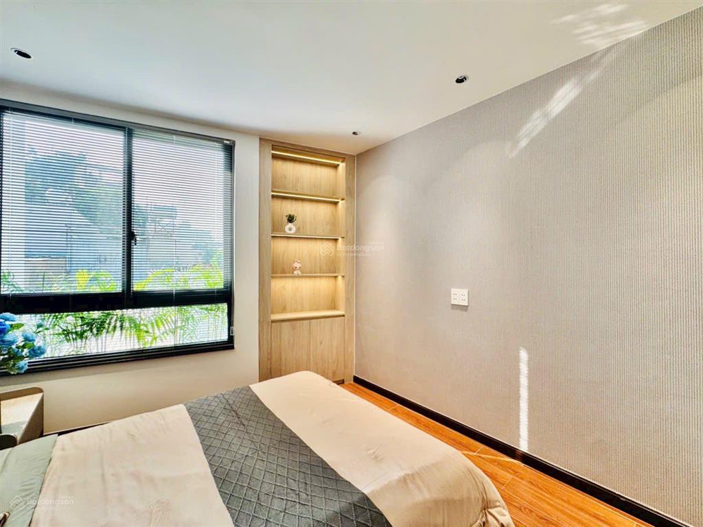 Chỉ 5.7 tỷ có ngay nhà mới 3 tầng cạnh emart 4pn full nội thất