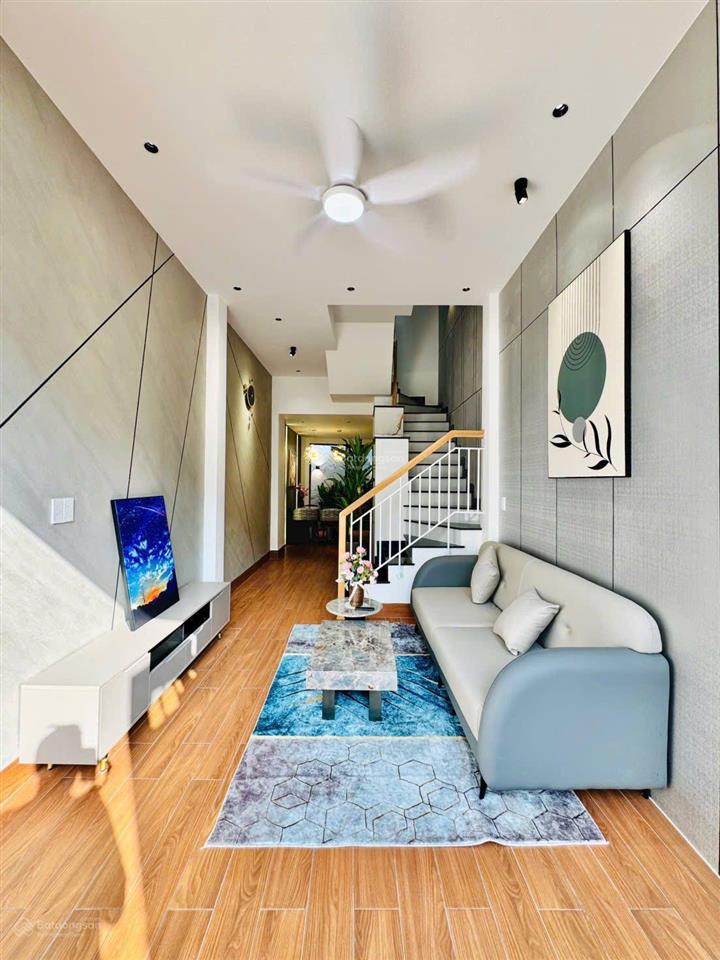 Chỉ 5.7 tỷ có ngay nhà mới 3 tầng cạnh emart 4pn full nội thất