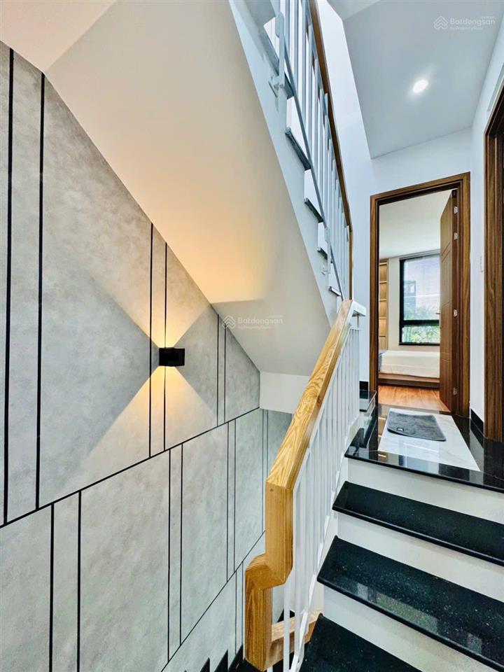 Chỉ 5.7 tỷ có ngay nhà mới 3 tầng cạnh emart 4pn full nội thất