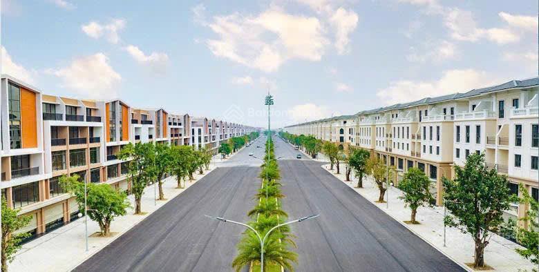 Bán căn shop đại lộ bốn mùa 110m2 trục chính 51m, có hỗ trợ vay 18 tháng