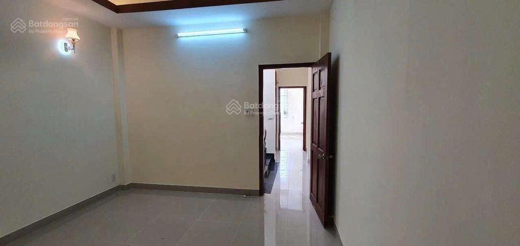 Cho thuê nhà đường nguyễn trãi trung tâm q.1 giá tốt 6pn chỉ 26tr hiếm trong tầm giá