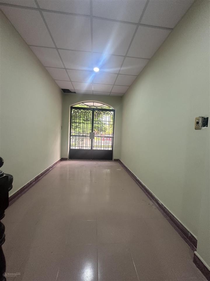 Cho thuê nhà mặt tiền mới đường điện biên phủ, p. 17, bình thạnh  nhà 2 tầng giá chỉ 11 triệu