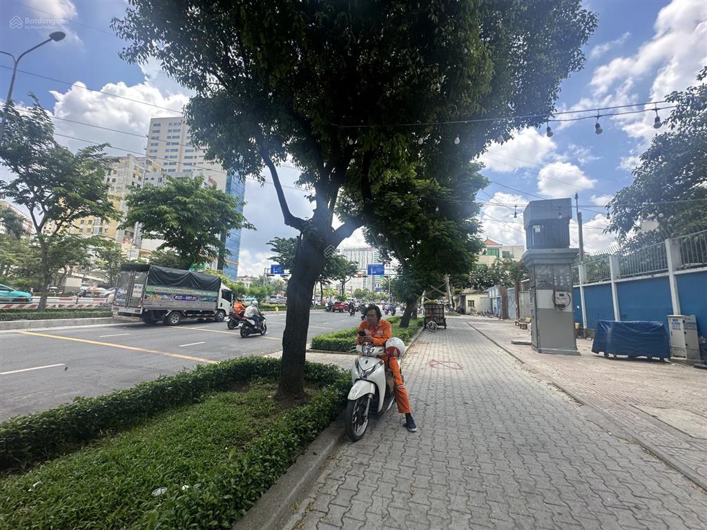 Cho thuê nhà mặt tiền mới đường điện biên phủ, p. 17, bình thạnh  nhà 2 tầng giá chỉ 11 triệu