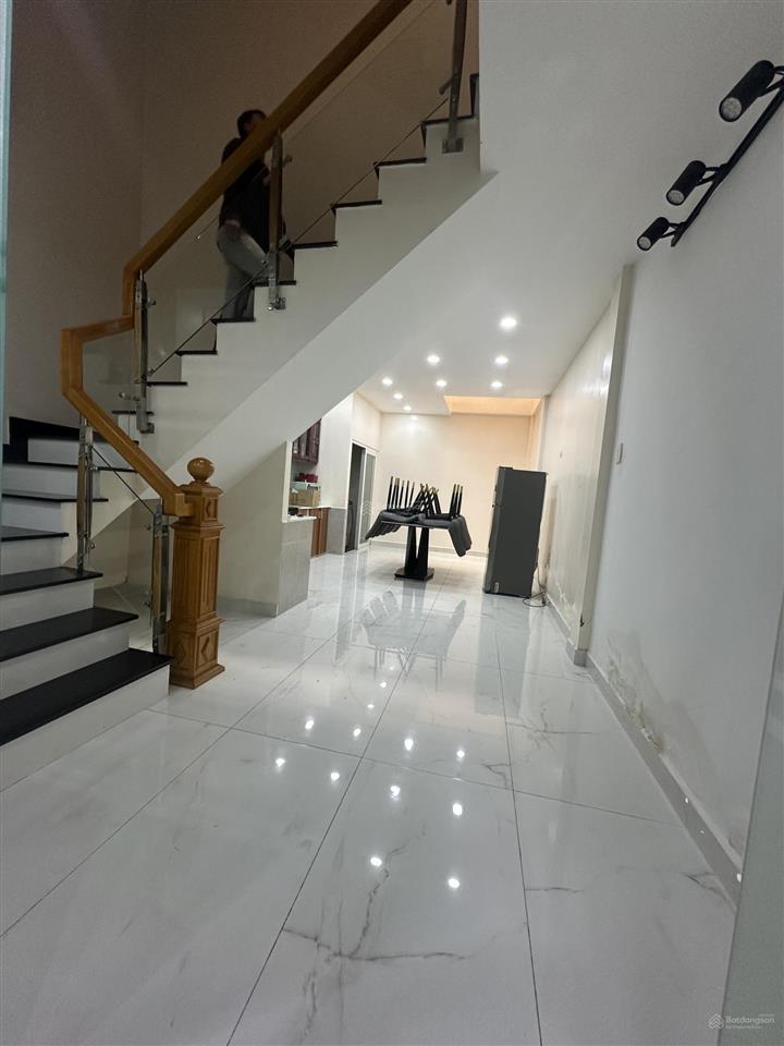 Cho thuê nhà mới đẹp mặt tiền đường a4, p. 12, quận tân bình nhà 3 tầng dt 206m2 giá 35tr/ tháng