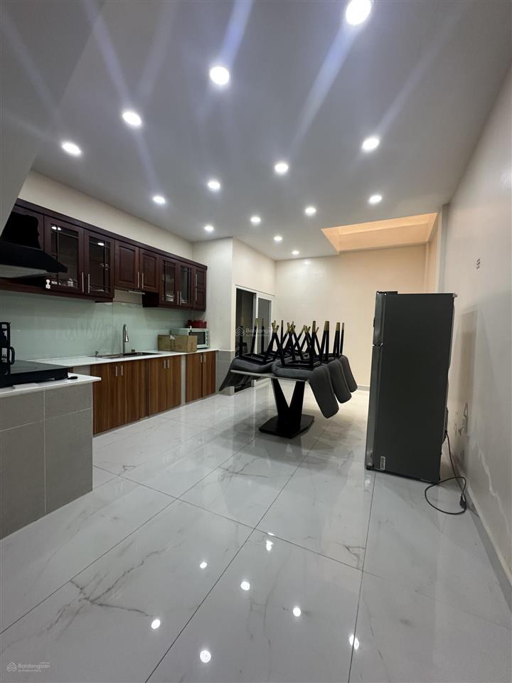 Cho thuê nhà mới đẹp mặt tiền đường a4, p. 12, quận tân bình nhà 3 tầng dt 206m2 giá 35tr/ tháng