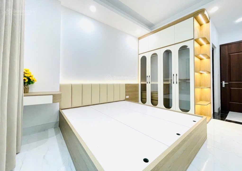 Cực hiếm nhà kim giang 34m lô góc 6 tầng thang máy  ngõ thông tứ phía  sát mặt phố