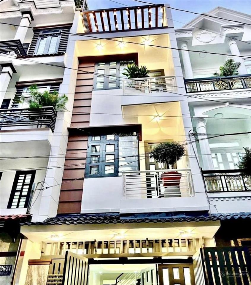 Phía sau chợ thiếc  nhà đẹp trần quý, p7, quận 11. giá 4tỷ980/63m2 (4,2x15m). hẻm nhựa 6m xe vi vu