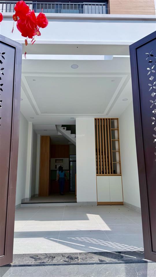 Chủ giảm giá 200tr, muốn bán nhanh căn nhà 1 trệt 2 lầu, trục đường chính, dtsd 160m2. giá 5.5 tỷ