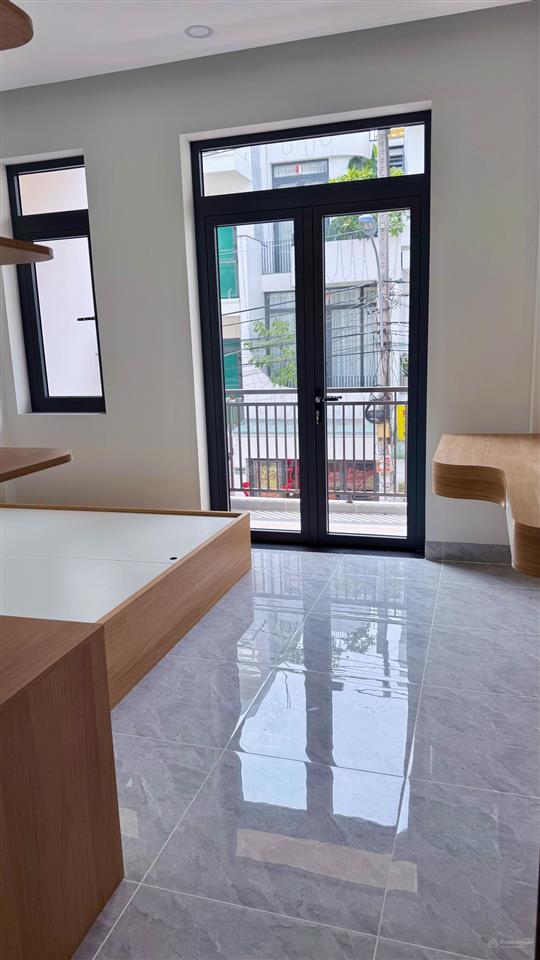 Chủ giảm giá 200tr, muốn bán nhanh căn nhà 1 trệt 2 lầu, trục đường chính, dtsd 160m2. giá 5.5 tỷ
