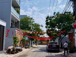 Chủ giảm giá 200tr, muốn bán nhanh căn nhà 1 trệt 2 lầu, trục đường chính, dtsd 160m2. giá 5.5 tỷ