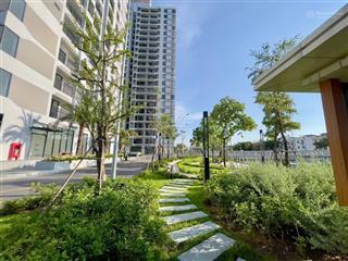 Lãi cao nên cần bán nhanh căn hộ tầng trung, view chính diện hồ bơi, giá tốt