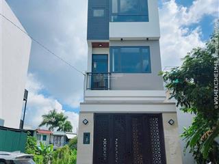Bán nhà 1 trệt 2 lầu, sân thượng, xe hơi đậu trong nhà. sổ sẵn sang tên ngay