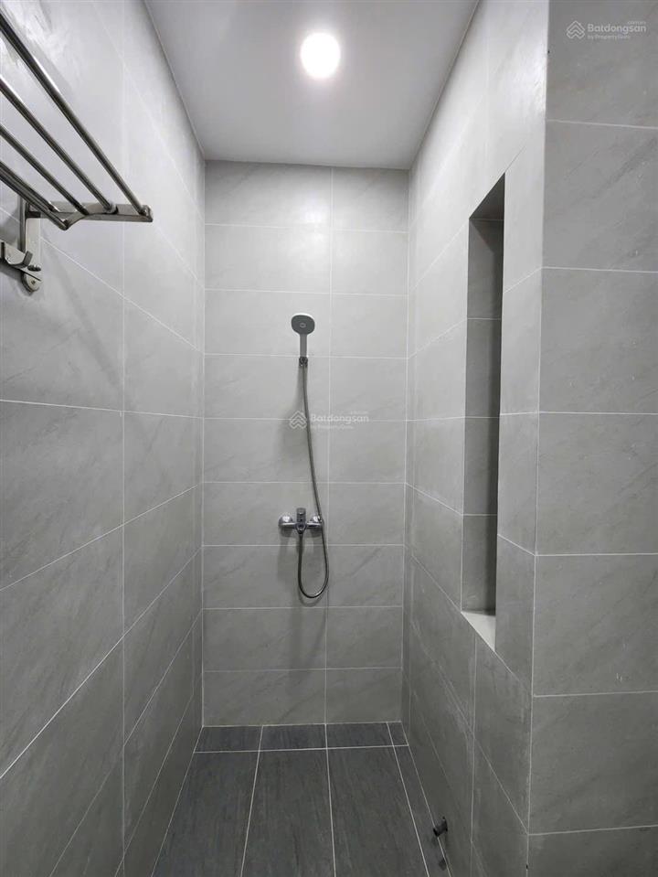 Bán nhà 1 trệt 2 lầu, sân thượng, xe hơi đậu trong nhà. sổ sẵn sang tên ngay