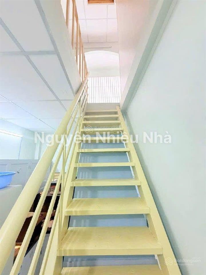 Bán nhà góc 2 mtkd q4  shr không lg/qh  30m2 đường xe hơi thông thoáng