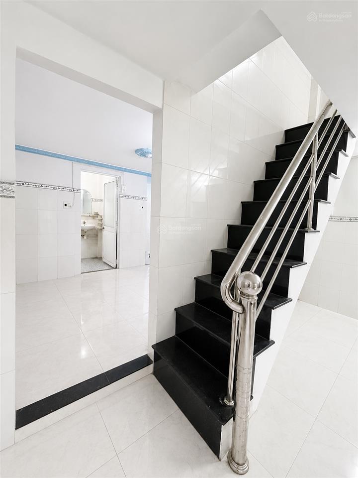 Bán nhà quận 8 âu dương lân, 4 tầng, hẻm 4m thông thoáng, gần chợ rạch ông, 3pn 3wc, nhỉnh 5 tỷ