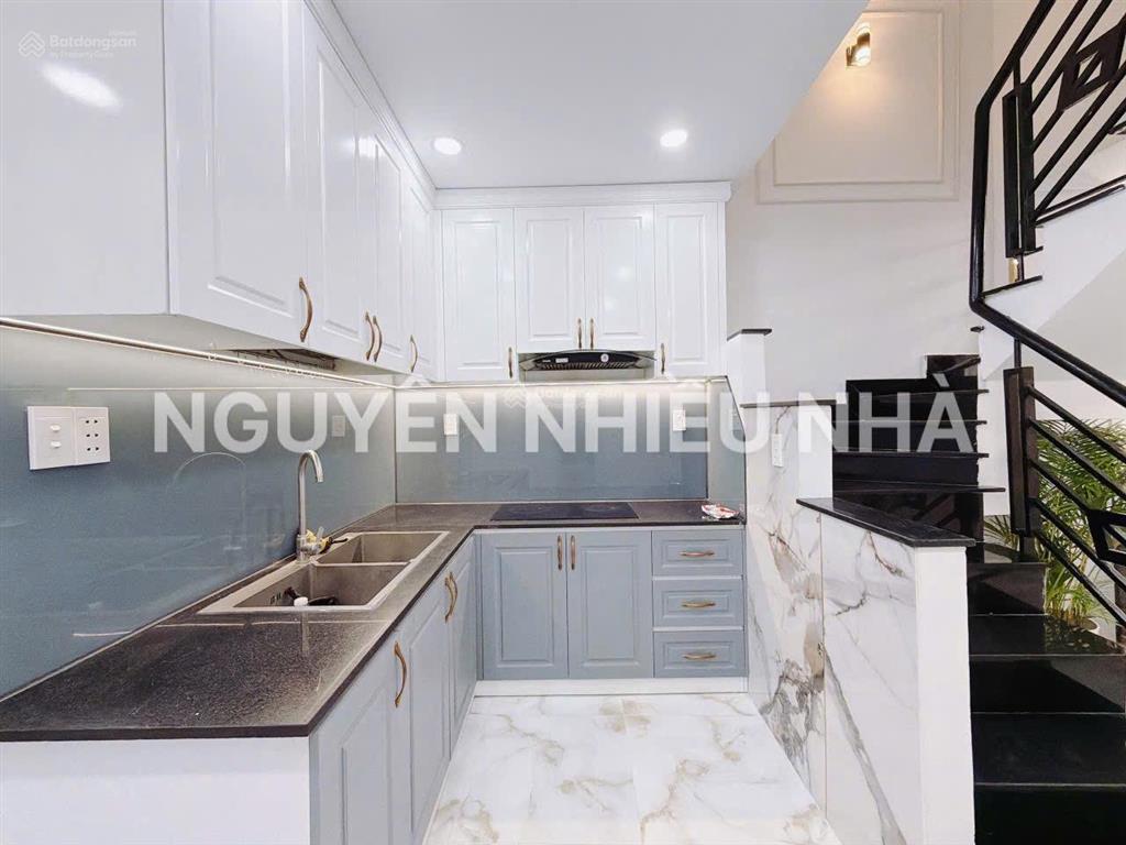 Bán nhà quận 7 bùi văn ba, 4pn, 3wc, gần chợ, trường học, nhà kiên cố, dưới 5 tỷ