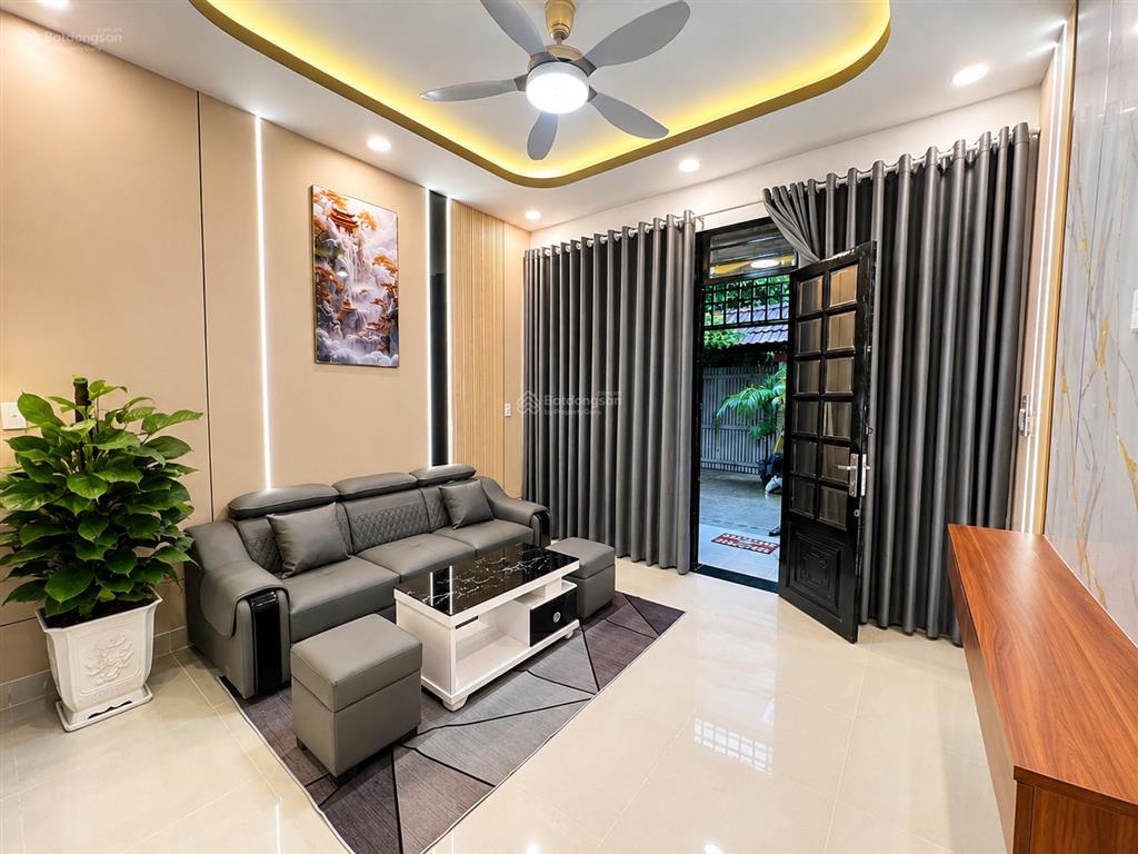 Bán nhà đẹp âu dương lân quận 8, 49,8 m vuông vức, 3 tầng, 3 pn, không quy hoạch, shr