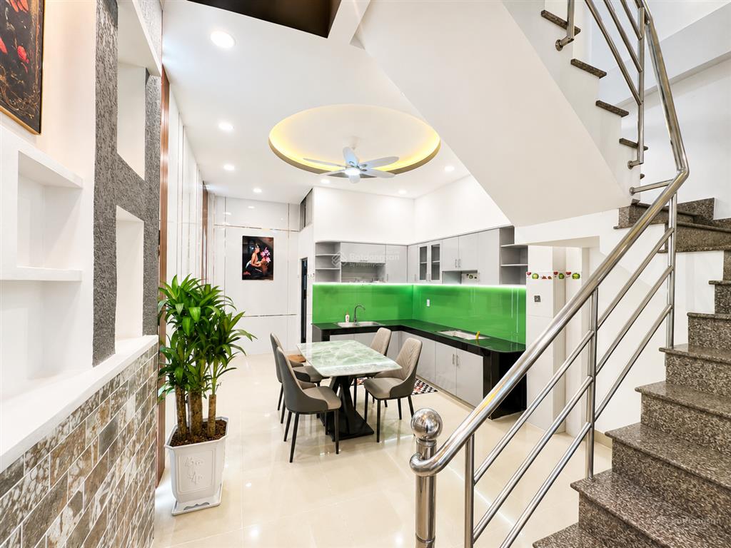 Bán nhà đẹp âu dương lân quận 8, 49,8 m vuông vức, 3 tầng, 3 pn, không quy hoạch, shr