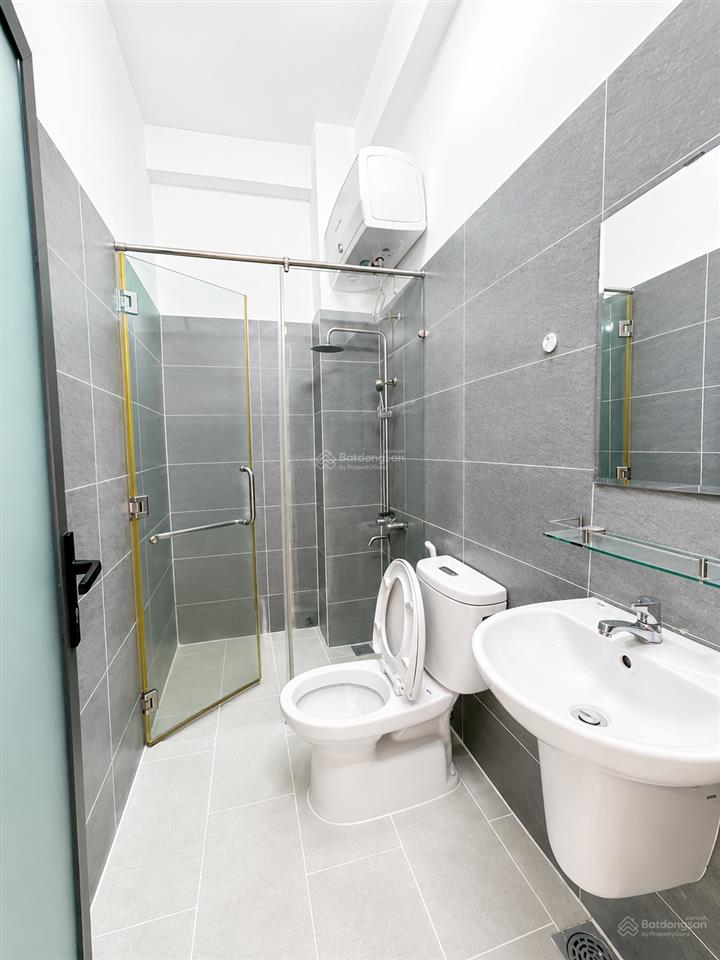 Bán nhà đẹp âu dương lân quận 8, 49,8 m vuông vức, 3 tầng, 3 pn, không quy hoạch, shr