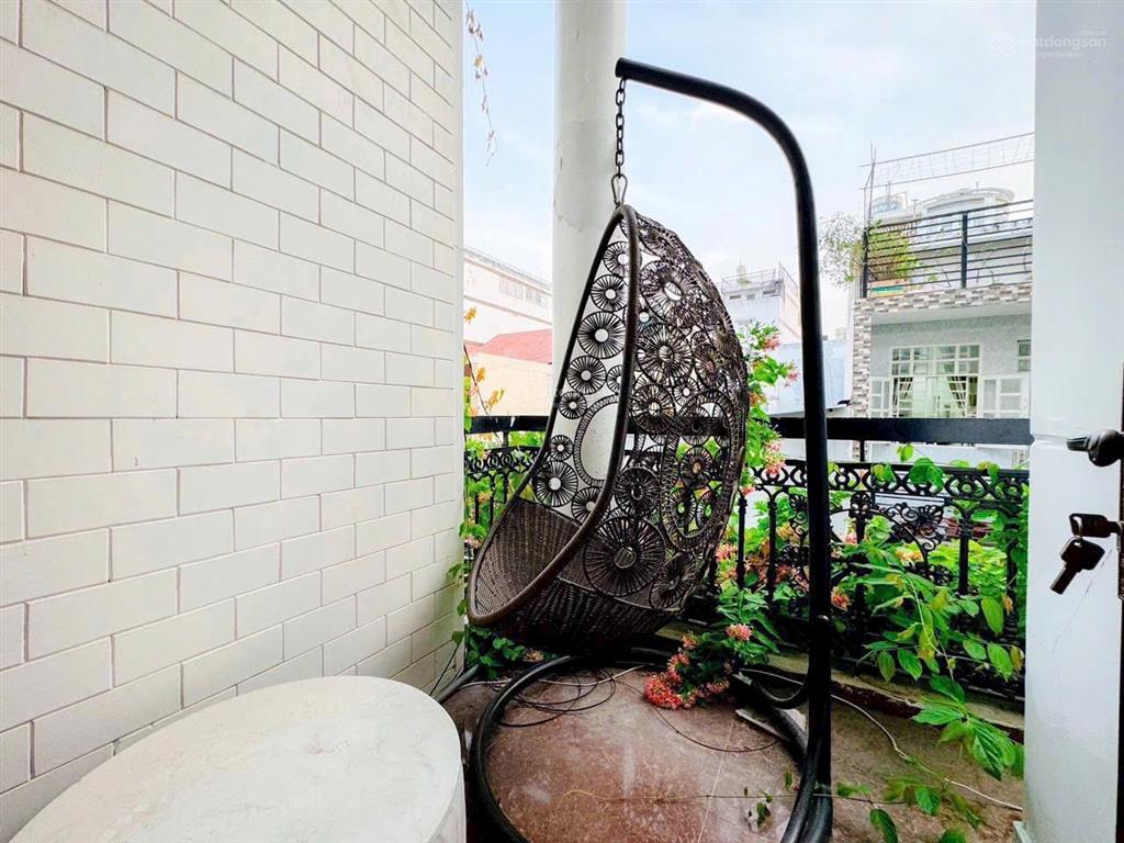 Bán nhà lê thị chợ, quận 7, sát phú mỹ hưng, hẻm xe hơi, 4 tầng, ngang 5m rộng rãi