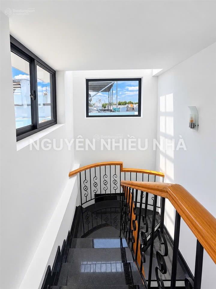 Bán nhà 4 tầng nhà bè giáp quận 7, ngang 4.7m nở hậu 5.7m, đường 6m xe hơi đậu cửa