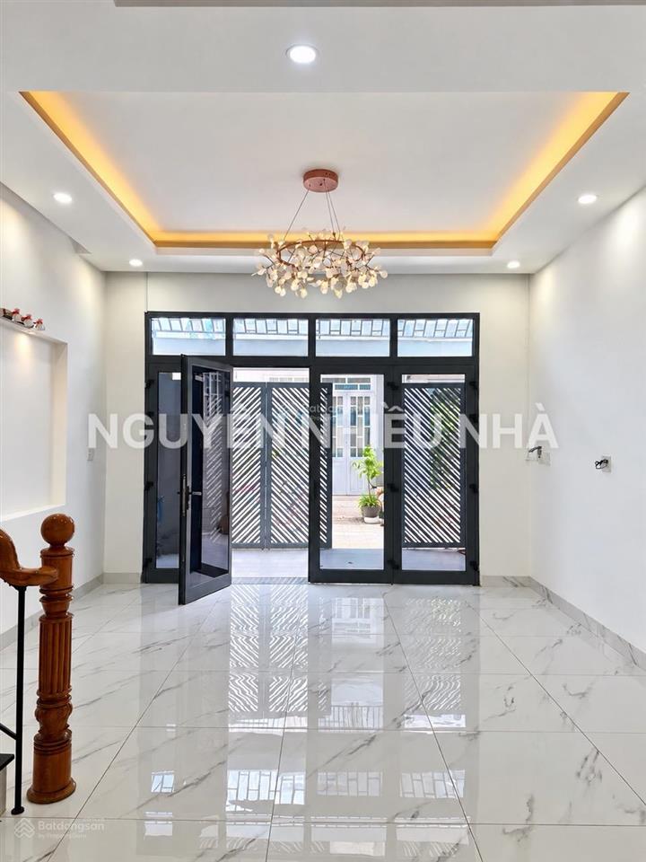Bán nhà 4 tầng nhà bè giáp quận 7, ngang 4.7m nở hậu 5.7m, đường 6m xe hơi đậu cửa
