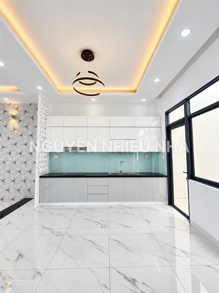 Bán nhà 4 tầng nhà bè giáp quận 7, ngang 4.7m nở hậu 5.7m, đường 6m xe hơi đậu cửa