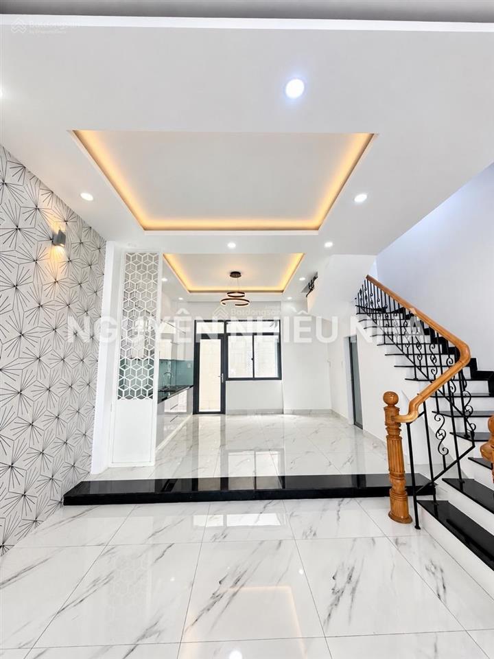 Bán nhà 4 tầng nhà bè giáp quận 7, ngang 4.7m nở hậu 5.7m, đường 6m xe hơi đậu cửa