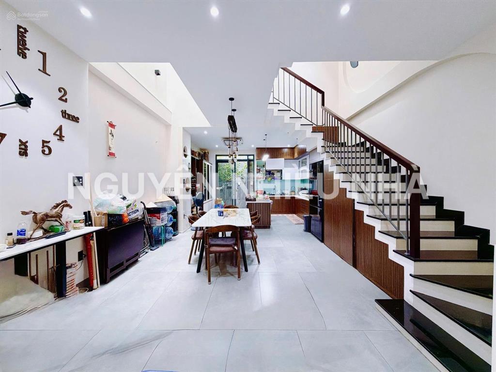 Bán nhà đẹp trung tâm quận 7 cạnh phú mỹ hưng, 3 tầng, ngang 5m hiếm, 82.5m2, full nội thất