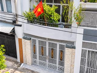 Bán nhà đẹp hẻm xe hơi trung tâm quận, 62m2 1 trệt 1 lầu, 3pn, sổ hồng riêng không quy hoạch