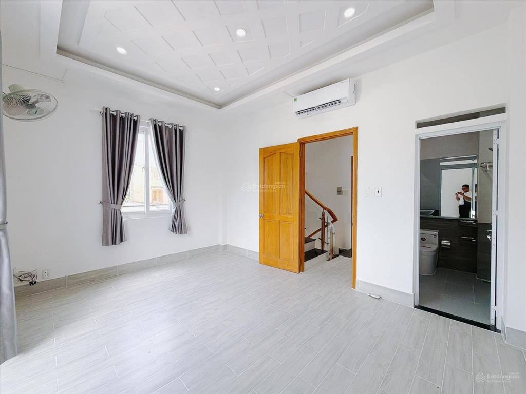 Bán nhà đẹp hẻm xe hơi quận 7, liền kề phú mỹ hưng, 5,7mx10m, 4 tầng, 4pn