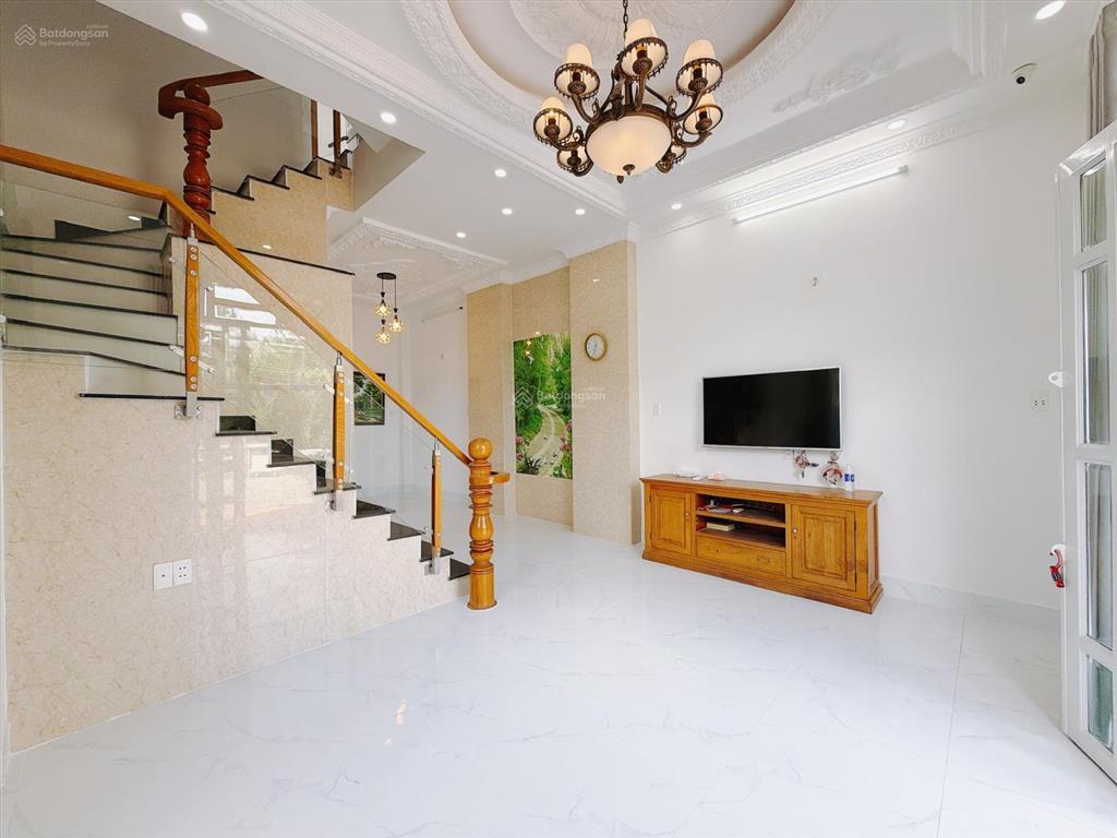 Bán nhà đẹp hẻm xe hơi quận 7, liền kề phú mỹ hưng, 5,7mx10m, 4 tầng, 4pn