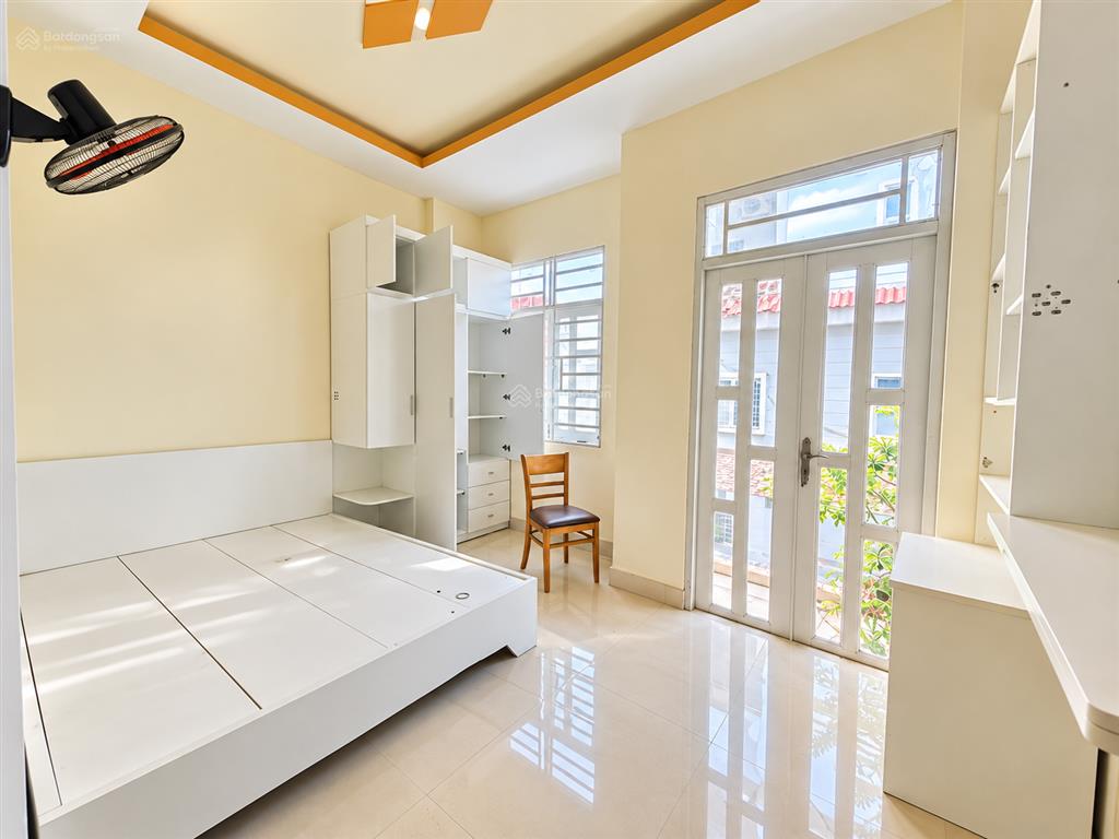 Bán nhà hẻm xe hơi 64m, 1 trệt 2 lầu, 4 phòng ngủ, giá hơn 5 tỷ