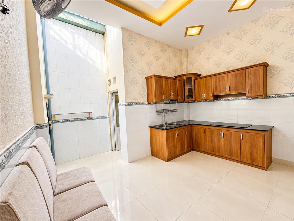 Bán nhà hẻm xe hơi 64m, 1 trệt 2 lầu, 4 phòng ngủ, giá hơn 5 tỷ