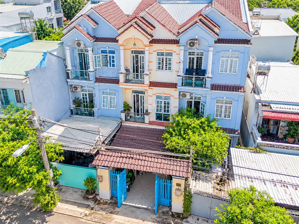 Bán nhà hẻm xe hơi 64m, 1 trệt 2 lầu, 4 phòng ngủ, giá hơn 5 tỷ