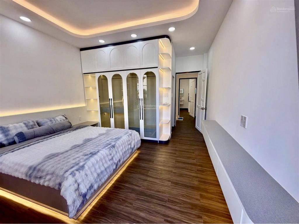 Bán nhà nhà bè đường huỳnh tấn phát, 58m2, 2 phòng ngủ, full nội thất cao cấp, xe hơi đỗ cửa