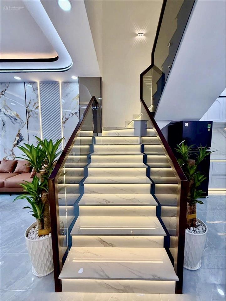 Bán nhà nhà bè đường huỳnh tấn phát, 58m2, 2 phòng ngủ, full nội thất cao cấp, xe hơi đỗ cửa