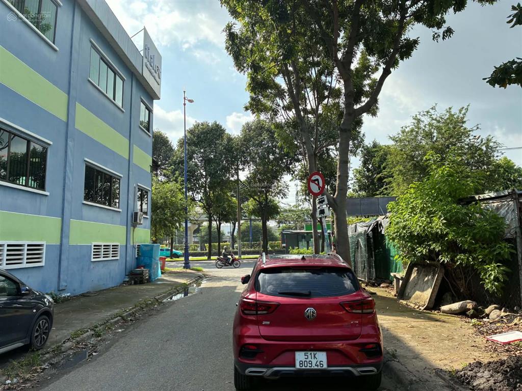 Bán đất mt xa lộ hà nội gần ngã tư bình thái  dt gần 160m2 đường trước đất 10m  hợp xây chdv