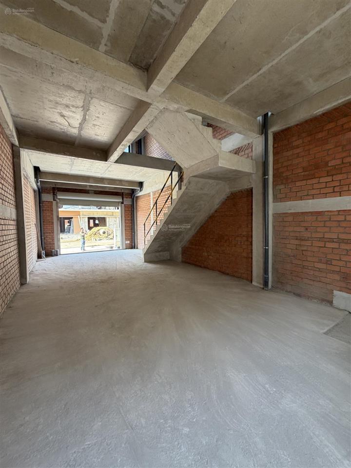 Bán shophouse  nhà phố bình dương 100m2 giá chỉ 3,8 tỷ ngay khu vsip