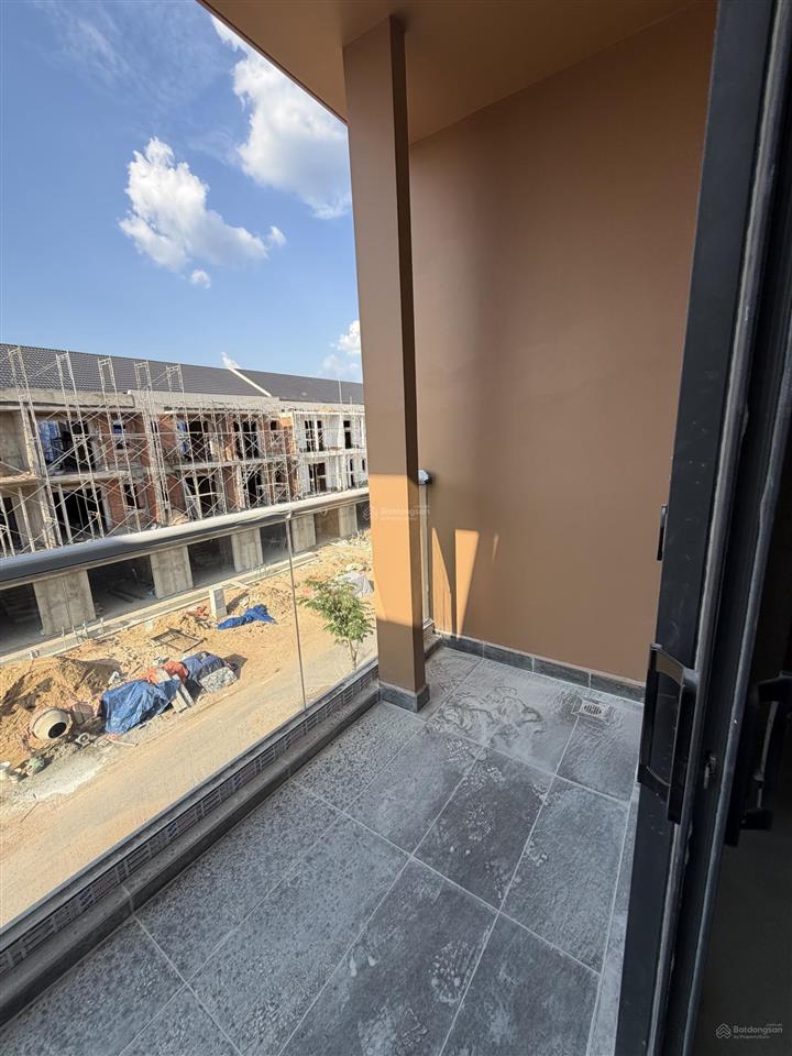 Bán shophouse  nhà phố bình dương 100m2 giá chỉ 3,8 tỷ ngay khu vsip