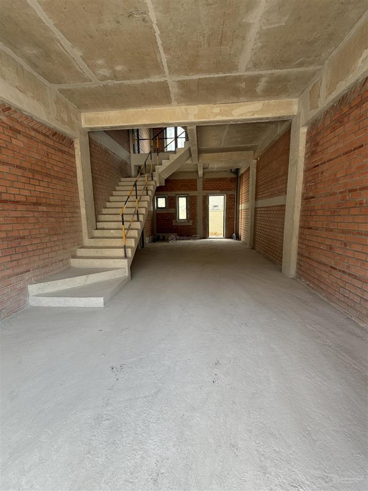 Bán shophouse  nhà phố bình dương 100m2 giá chỉ 3,8 tỷ ngay khu vsip
